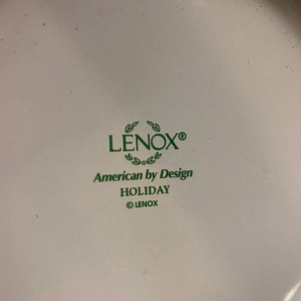 Lenox Holiday 3‎ Piece Mixing Bowls with Lids. Holly Berry Enamel Metal